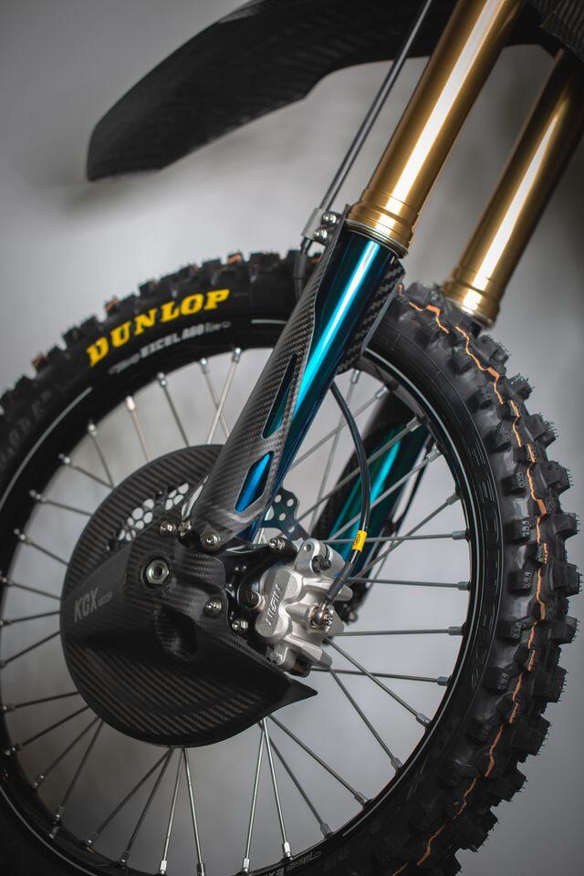 SHOWA A-Kit front fork